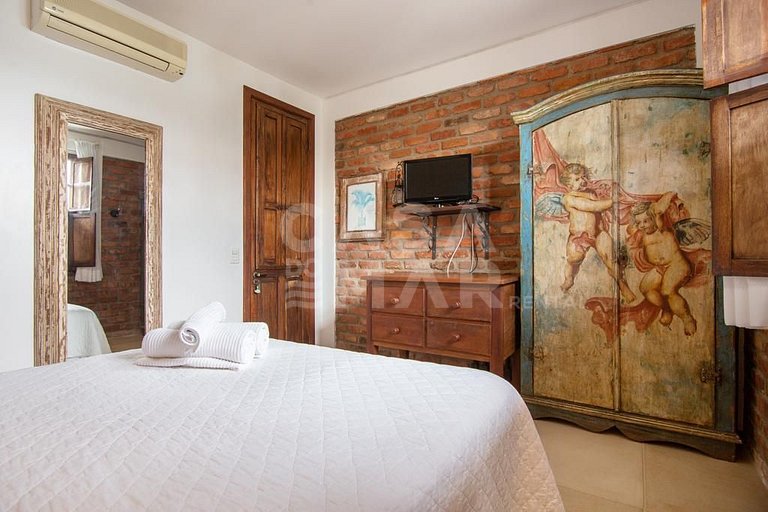 Linda casa que acomoda até 16 pessoas