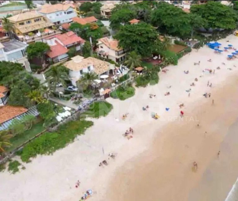 Excelente casa, com vista espetacular, pé na areia em frente