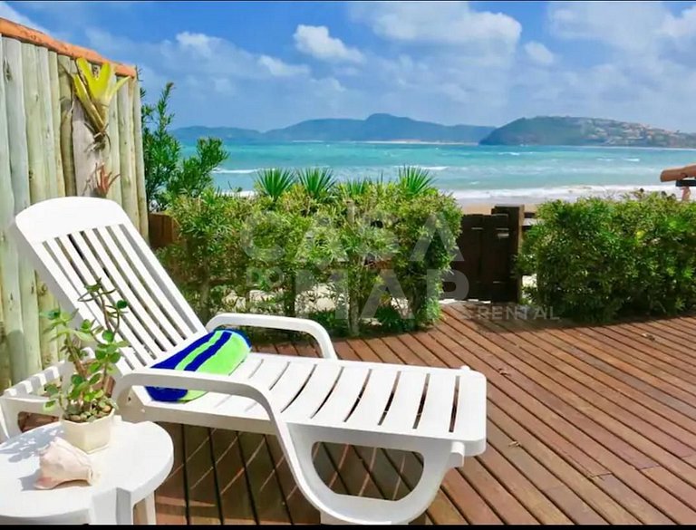 Excelente casa, com vista espetacular, pé na areia em frente