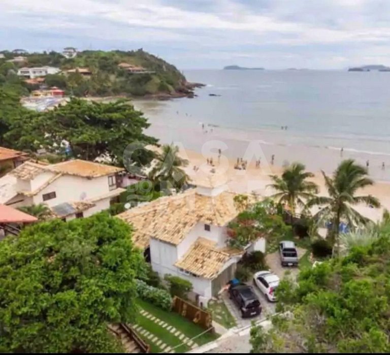 Excelente casa, com vista espetacular, pé na areia em frente