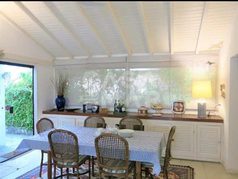 Excelente casa, com vista espetacular, pé na areia em frente