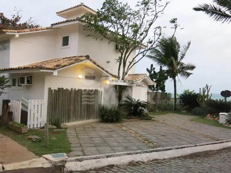 Excelente casa, com vista espetacular, pé na areia em frente