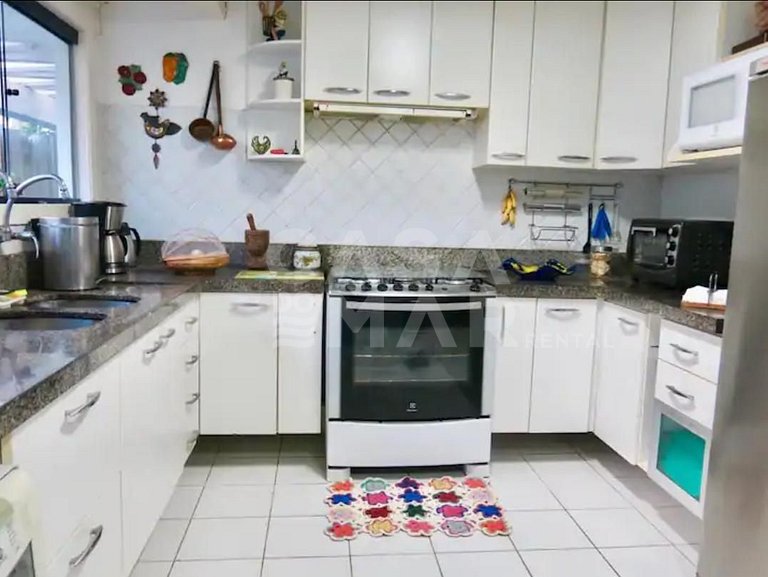 Excelente casa, com vista espetacular, pé na areia em frente