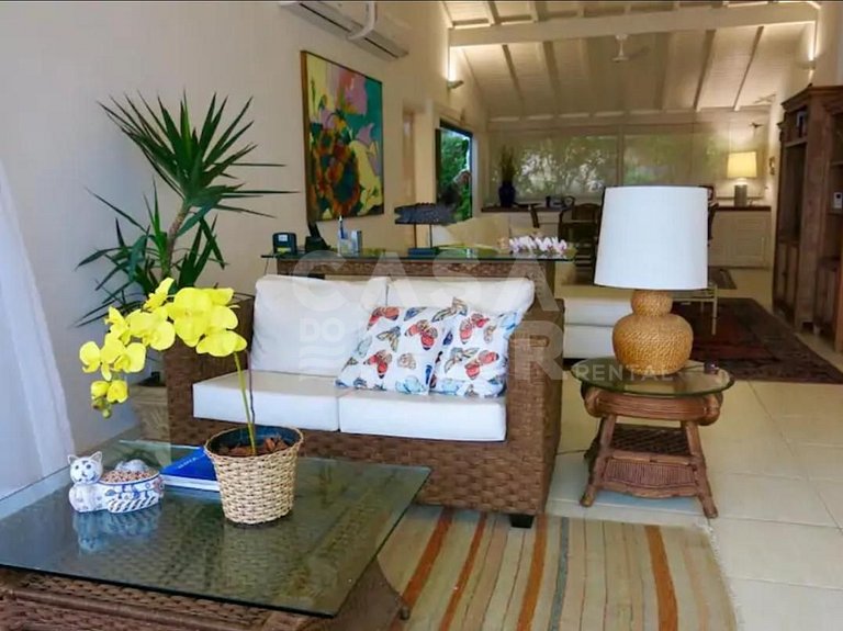Excelente casa, com vista espetacular, pé na areia em frente